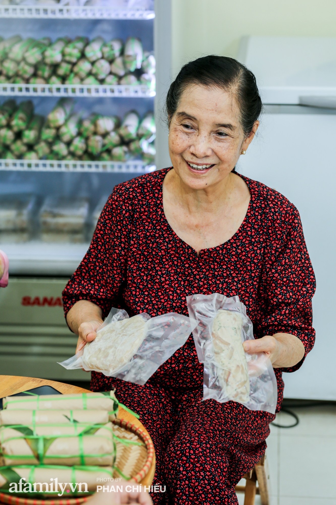 Xem phim Mùa hoa tìm lại chỉ thấy có bà nội hiền hậu, thương con quý cháu chứ ai biết diễn viên Ngọc Tản thủ vai đó lại có một thương hiệu giò chả nem chua nức tiếng chốn kinh kỳ? - Ảnh 4.