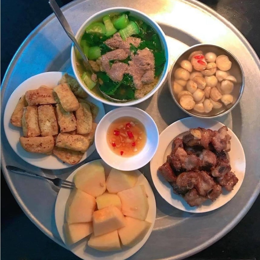 Bữa com gia đình Việt