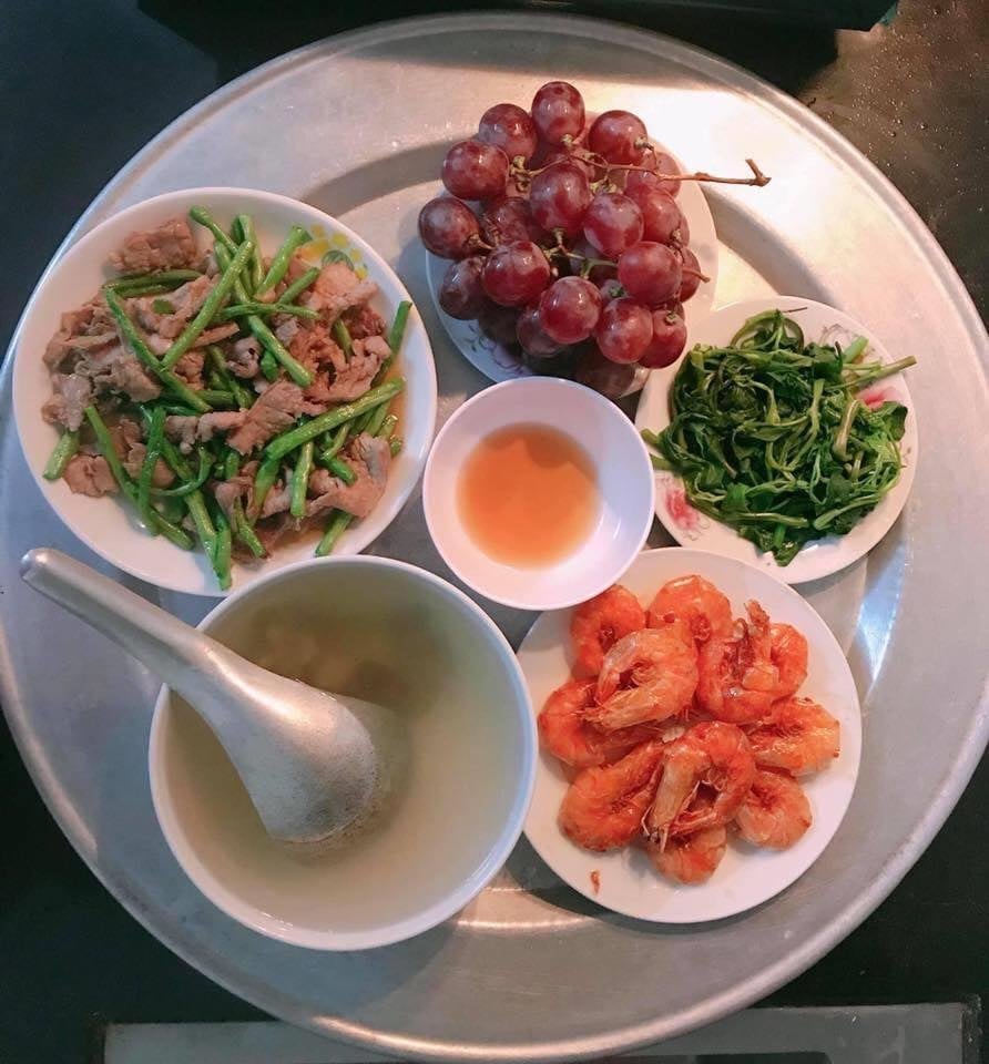 Bữa cơm gia đình Việt Nam là niềm tự hào của mỗi người dân Việt. Hãy cùng xem hình ảnh và khám phá những món ăn truyền thống của gia đình Việt Nam, tìm hiểu thêm về sự đa dạng và phong phú của ẩm thực Việt Nam.