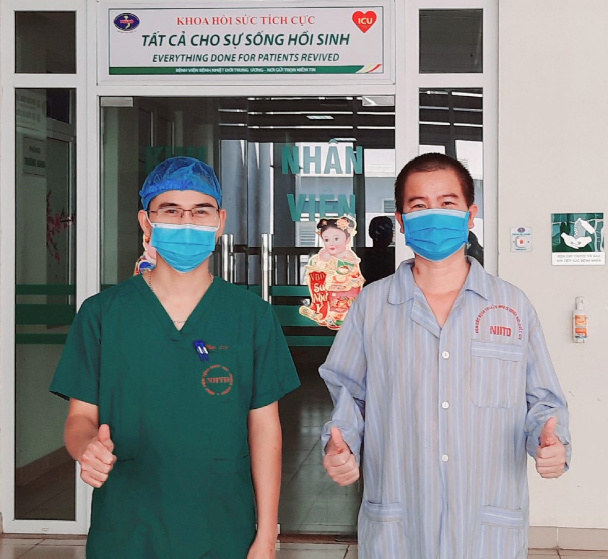 Bệnh nhân Covid-19 từng được can thiệp ECMO xuất viện - Ảnh 1. Bệnh nhân Covid-19 từng được can thiệp ECMO xuất viện - Ảnh 1.