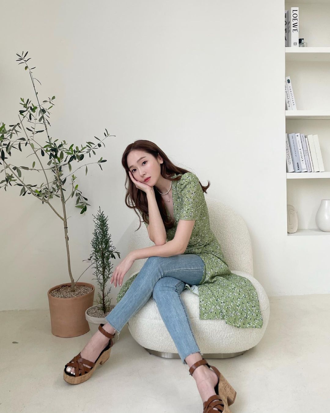 Vay Ao Vốn Thướt Tha Hiền Dịu Nhưng Rose Jessica Con Mix Cũng Quần Jeans Hầm Hố