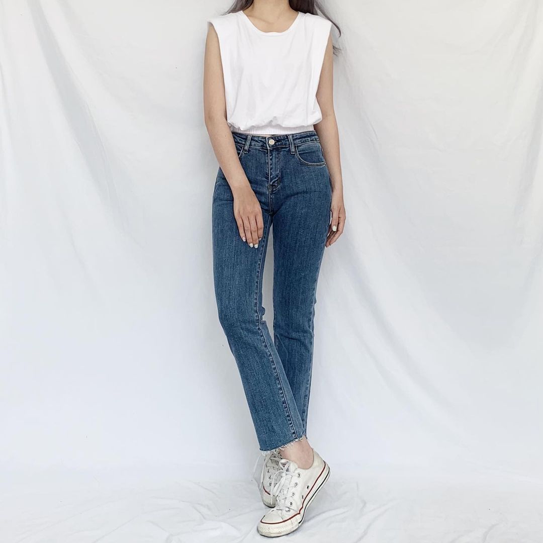 Vay Ao Vốn Thướt Tha Hiền Dịu Nhưng Rose Jessica Con Mix Cũng Quần Jeans Hầm Hố