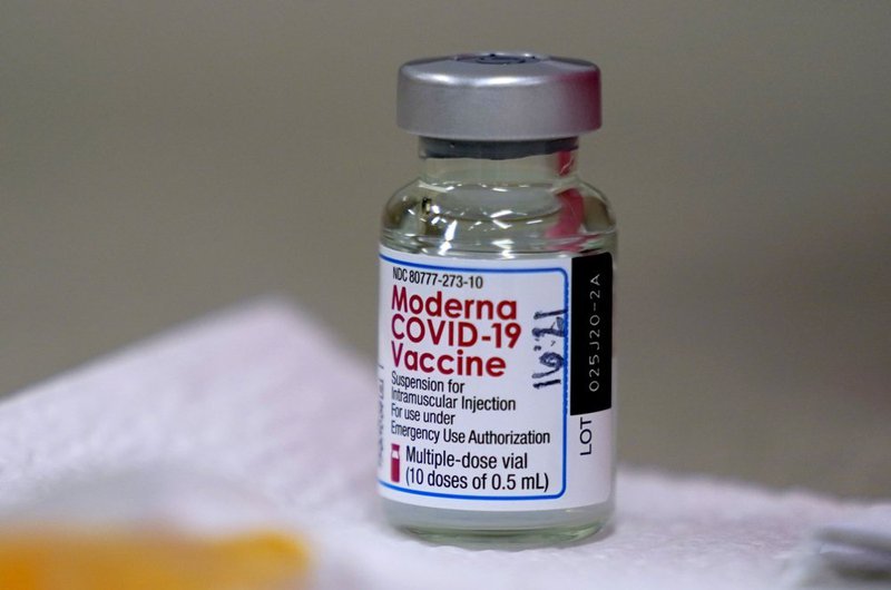 Bộ Y tế phê duyệt có điều kiện vắc xin COVID-19 Moderna - Ảnh 1.