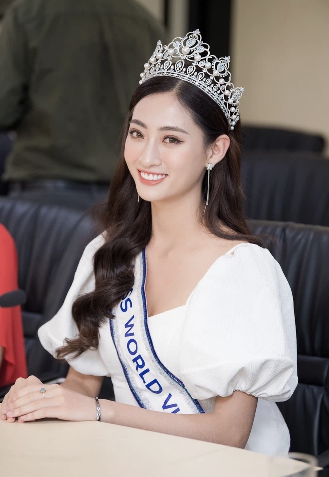 Hoa hậu Lương Thùy Linh chia sẻ &quot;so deep&quot; về cuộc sống, nhưng lại bị fan &quot;bóc phốt&quot; lỗi chính tả cơ bản - Ảnh 4.