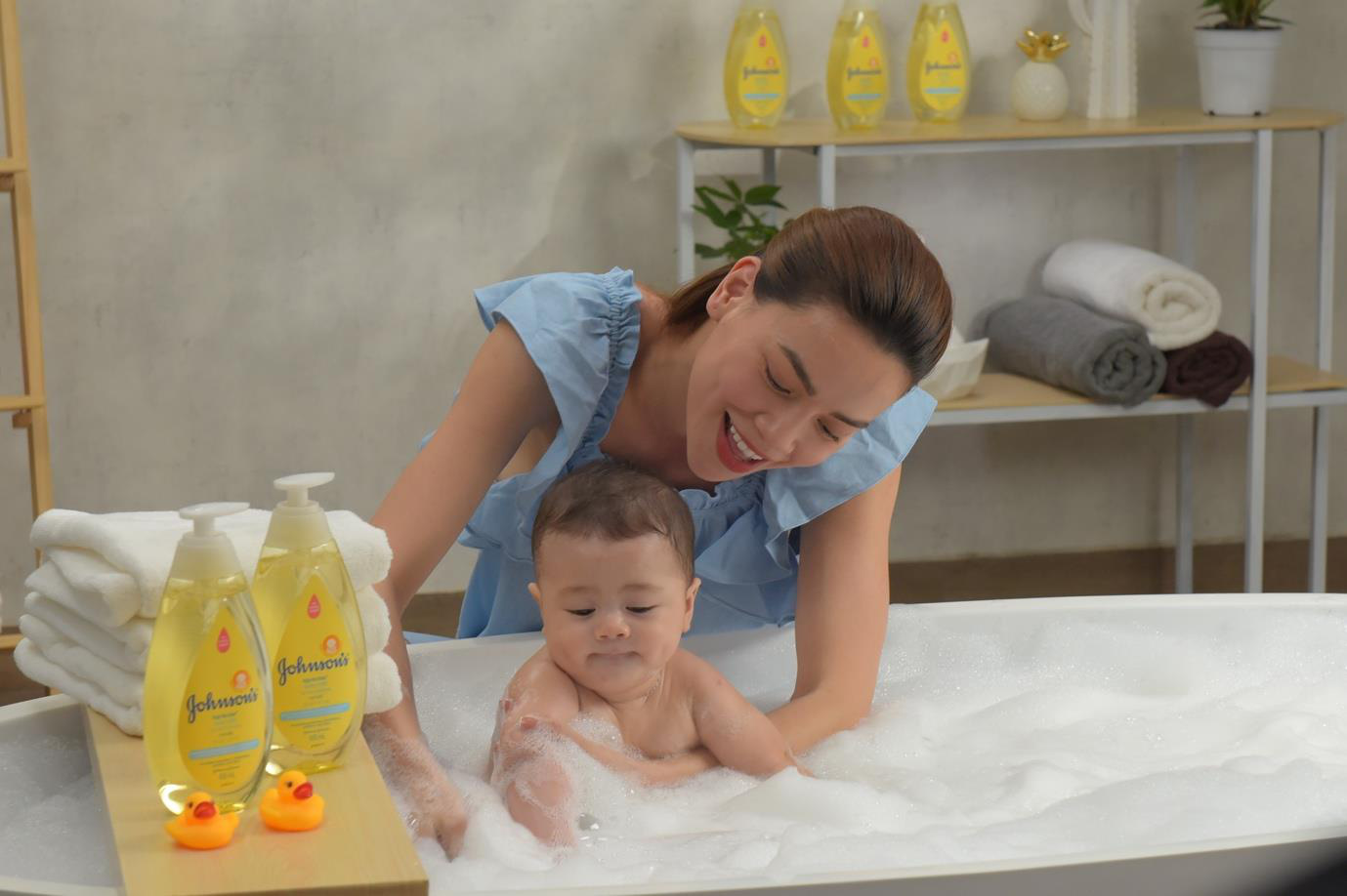 Hà Hồ - Thuỳ Minh: 2 bà mẹ sắc sảo biện luận quan điểm trái ngược khi chăm sóc con nhưng cuối cùng lại thống nhất ở một điểm - Ảnh 8. Hà Hồ - Thuỳ Minh: 2 bà mẹ sắc sảo biện luận quan điểm trái ngược khi chăm sóc con nhưng cuối cùng lại thống nhất ở một điểm - Ảnh 8.