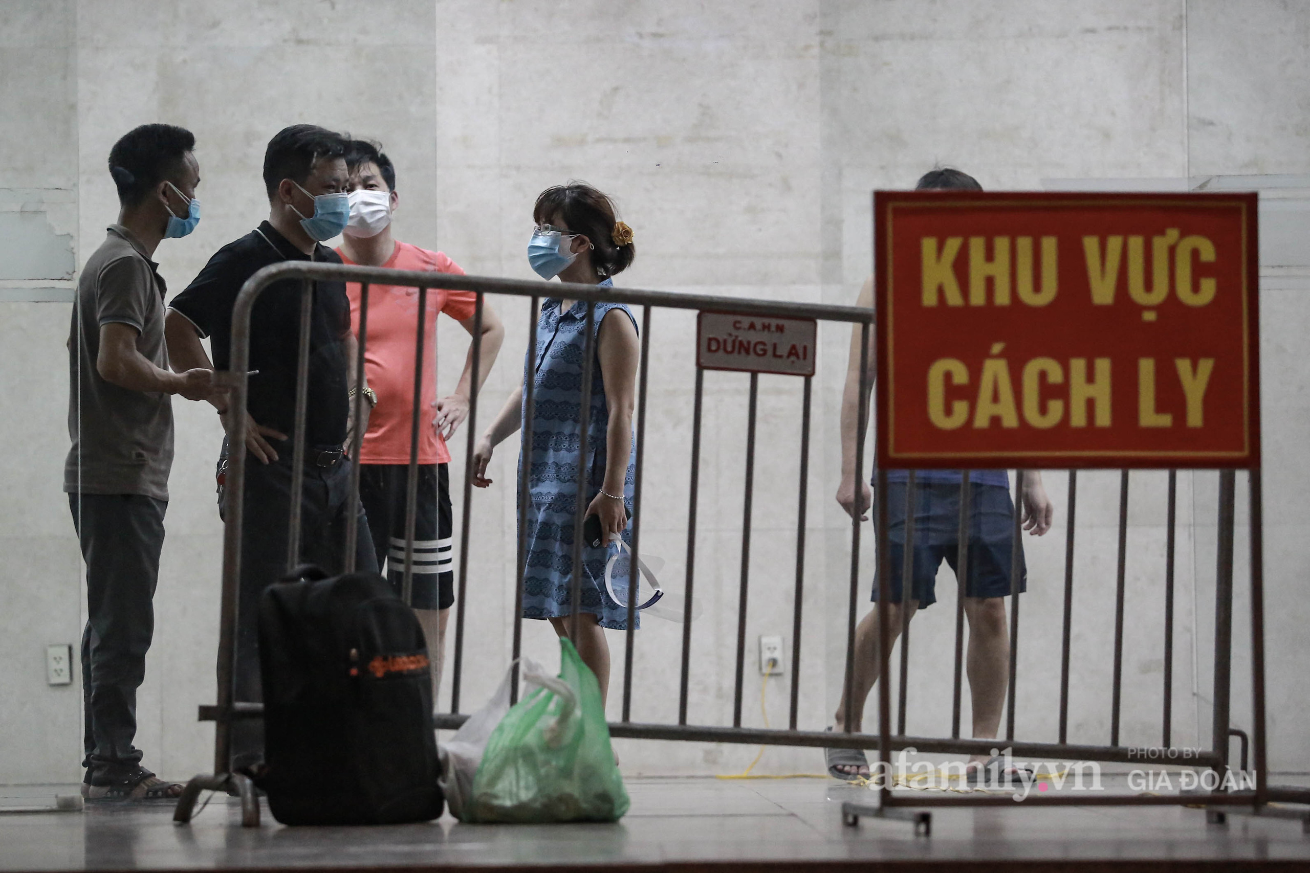Hà Nội phong tỏa chung cư Hemisco Xa La nơi có ca dương tính với SARS-CoV-2 là người về từ thành phố Hồ Chí Minh - Ảnh 2.