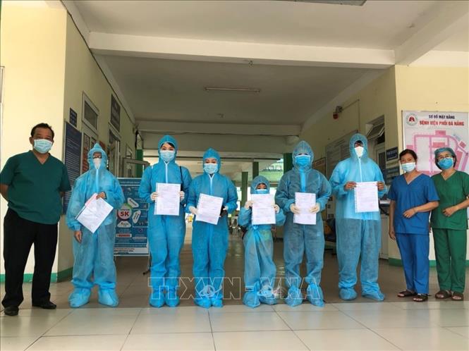 Thêm 6 bệnh nhân mắc COVID-19 ở Đà Nẵng được xuất viện - Ảnh 1.