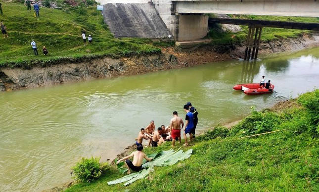 Người đàn bà tử vong do đuối nước khi cứu con - Ảnh 2.