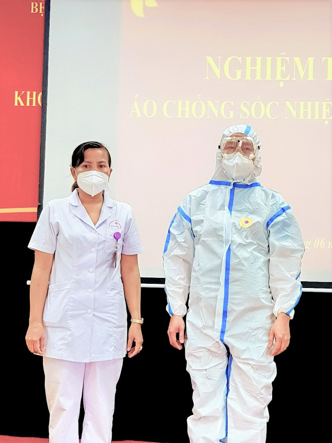 Phát minh vừa rẻ vừa tiện giúp các y bác sĩ ở Bắc Giang chống cái nóng cháy da thịt - Ảnh 2.
