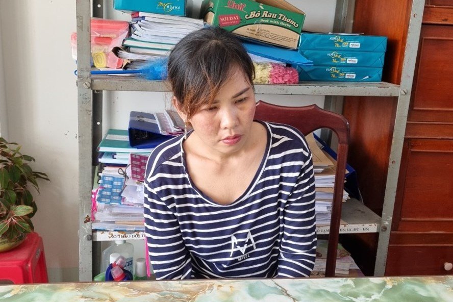 Bắt giữ &quot;người đẹp&quot; cầm đầu sòng bạc bất chấp dịch bệnh Covid-19 - Ảnh 1.