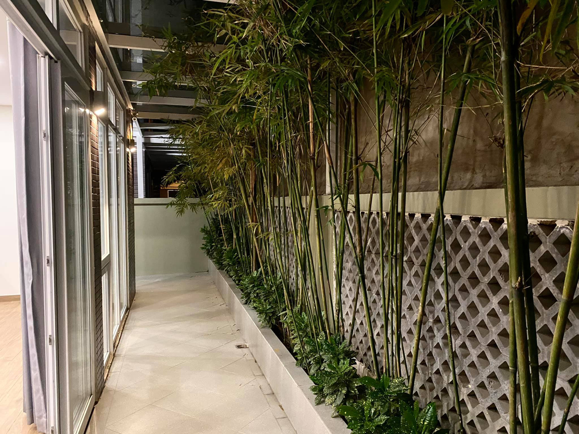 Chồng cũ Hằng T&uacute;i than thở việc "d&agrave;nh cả thanh xu&acirc;n" để chuyển nh&agrave;, song nh&igrave;n căn biệt thự 20 tỉ đồ sộ thế n&agrave;y ai cũng muốn ở lu&ocirc;n! - Ảnh 4.