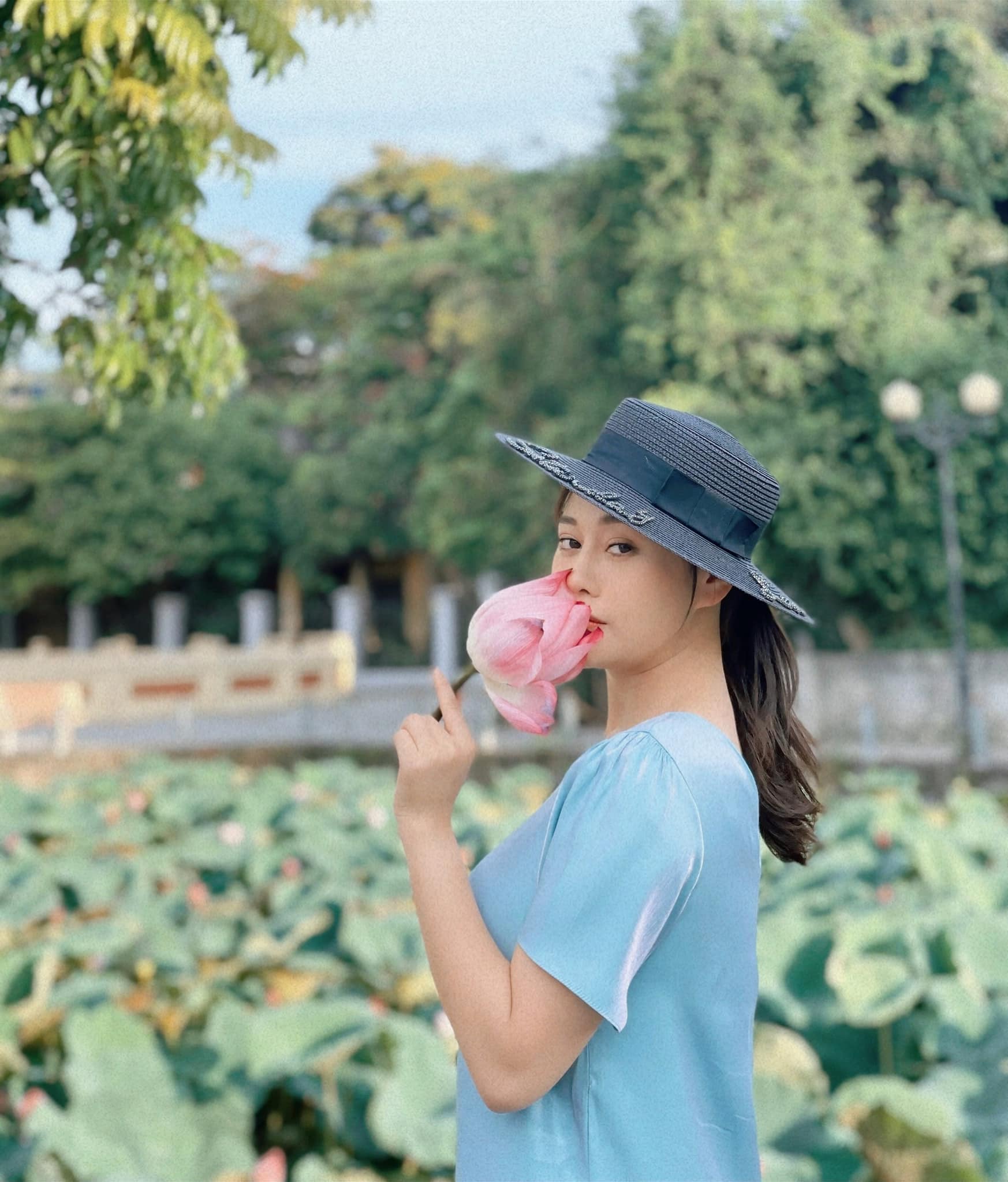 Phương Oanh "Hương vị tình thân" đăng ảnh sương sương cũng hơn 20 nghìn likes, Thanh Hương vào ghen tỵ thì đồng nghiệp đòi ship váy - Ảnh 4. phương oanh, hương vị tình thân