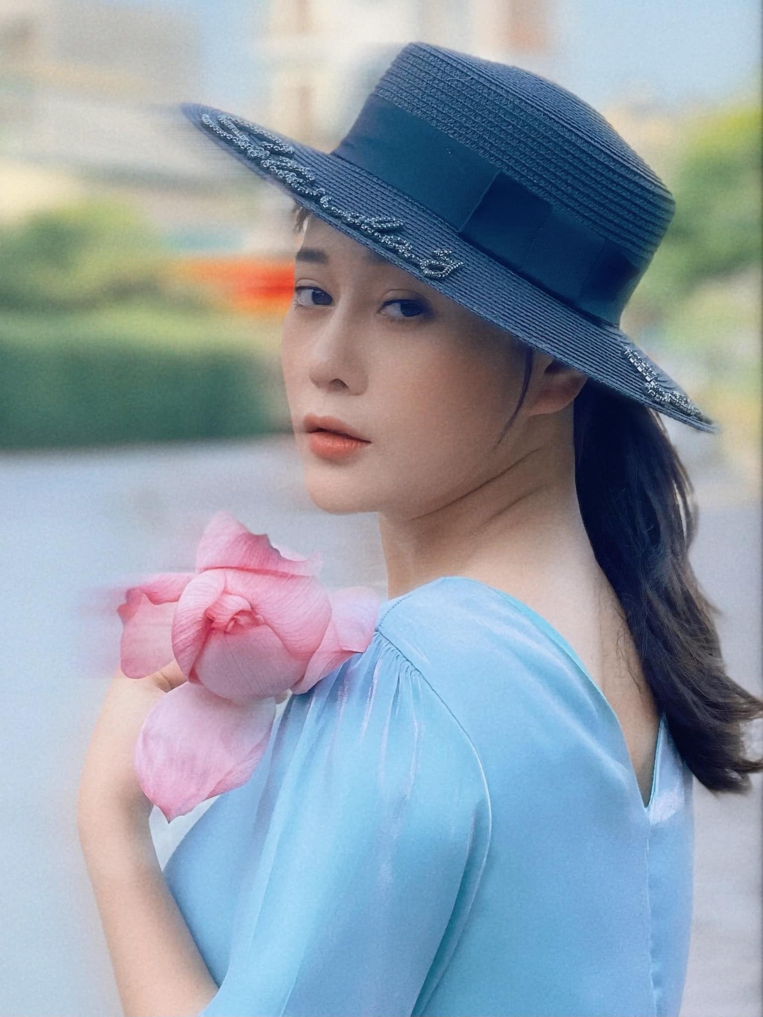Phương Oanh "Hương vị tình thân" đăng ảnh sương sương cũng hơn 20 nghìn likes, Thanh Hương vào ghen tỵ thì đồng nghiệp đòi ship váy - Ảnh 5. phương oanh, hương vị tình thân