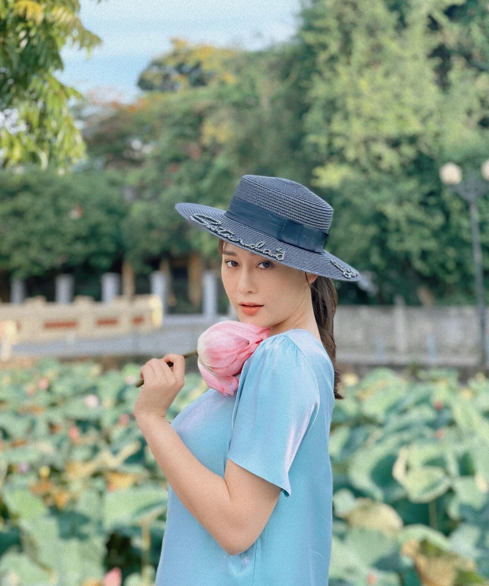 Phương Oanh "Hương vị tình thân" đăng ảnh sương sương cũng hơn 20 nghìn likes, Thanh Hương vào ghen tỵ thì đồng nghiệp đòi ship váy - Ảnh 3. phương oanh, hương vị tình thân