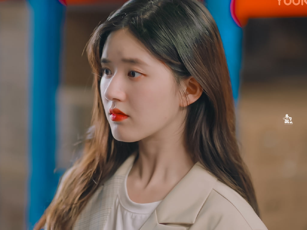 Triệu Lộ Tư bị bóc mẽ khai gian cao 1m63, thấp b&eacute; thế này thì mặt đẹp chuẩn visual có cứu được?  - Ảnh 1.