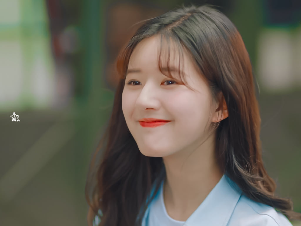 Triệu Lộ Tư bị bóc mẽ khai gian cao 1m63, thấp b&eacute; thế này thì mặt đẹp chuẩn visual có cứu được?  - Ảnh 3.