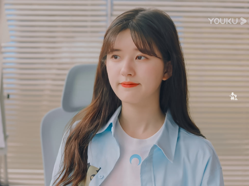 Triệu Lộ Tư bị bóc mẽ khai gian cao 1m63, thấp b&eacute; thế này thì mặt đẹp chuẩn visual có cứu được?  - Ảnh 2.