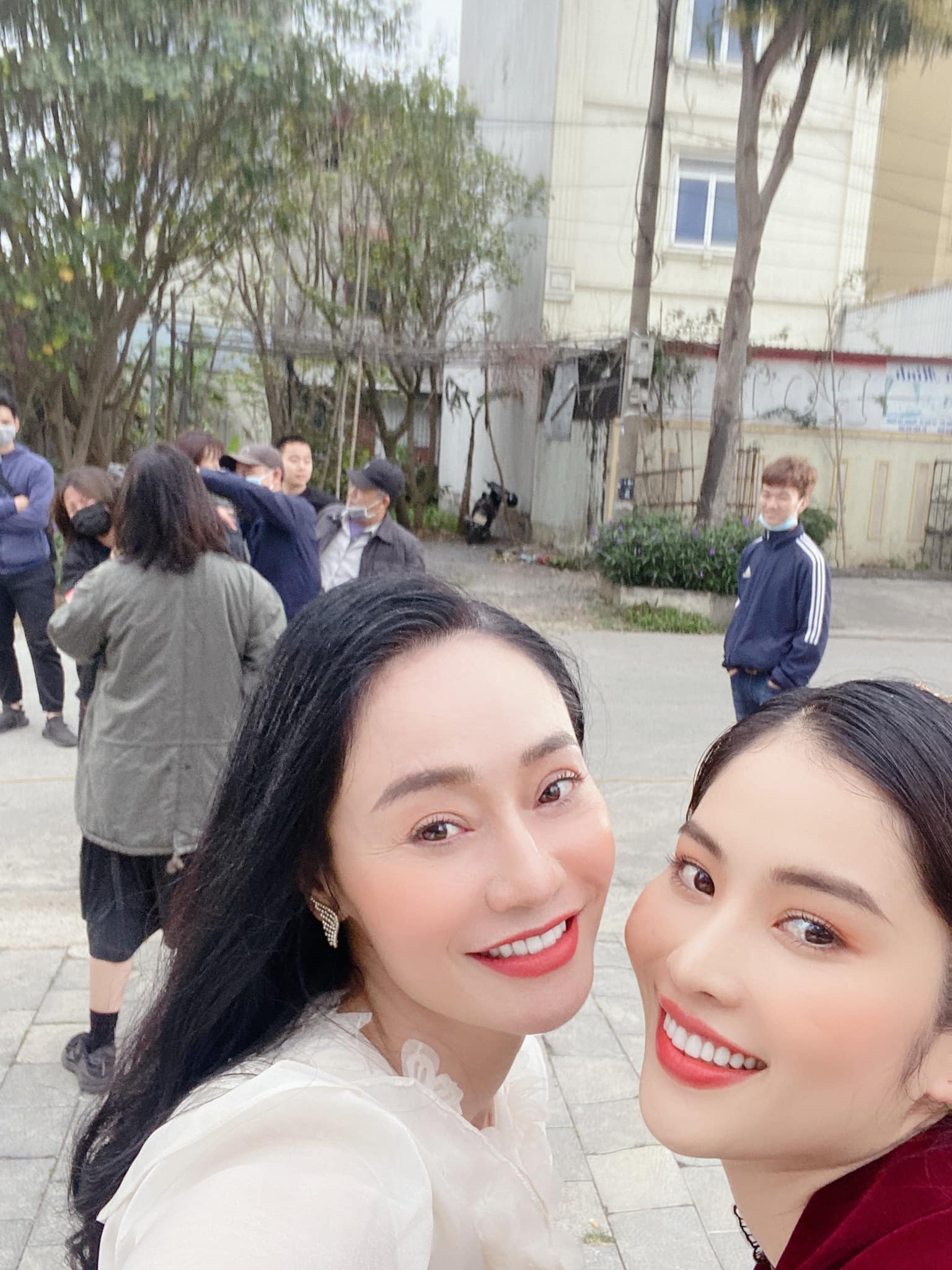 Hương vị tình thân: Lộ loạt cảnh quay của Nam Anh trong vai hôn thê Mạnh Trường, ăn diện đẹp đẽ, sang chảnh ngút trời - Ảnh 7. nam anh, hương vị tình thân