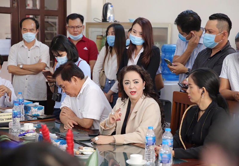 Hôm nay kỷ niệm 15 năm ngày cưới của bà Phương Hằng và ông Dũng "lò vôi", nhìn lại quá khứ với những thứ hai vợ chồng đã làm cùng nhau mà