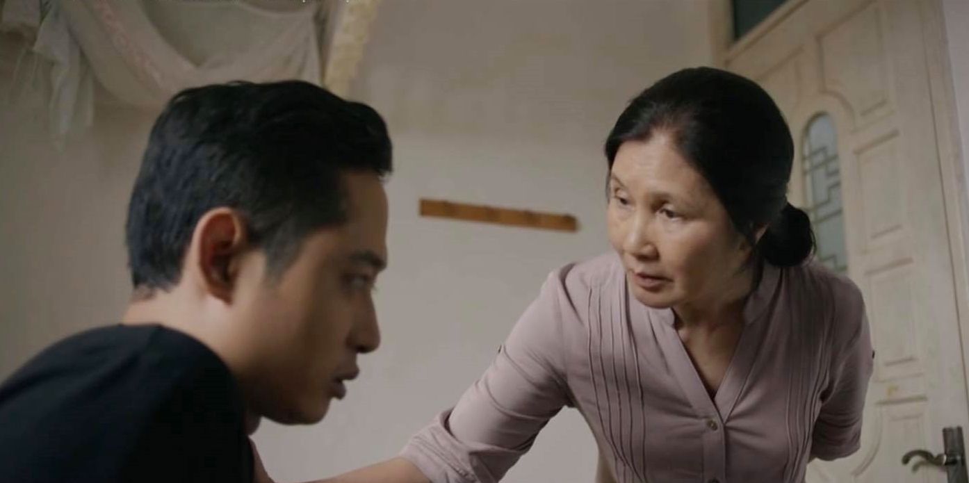 Mùa hoa tìm lại: Sốc với cảnh Hoàn leo lên người đánh vợ dã man, mẹ đẻ hóa ra cũng mưu mô, muốn chiếm tài sản nhà Tuyết - Ảnh 4. mùa hoa tìm lại tập 7