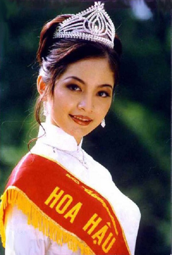 Việt Nam có một hoa hậu hai lần đăng quang, không chỉ xinh đẹp mà còn vô cùng thông minh, học vấn siêu đỉnh, nhan sắc sau 25 năm vẫn gây thương nhớ - Ảnh 1.