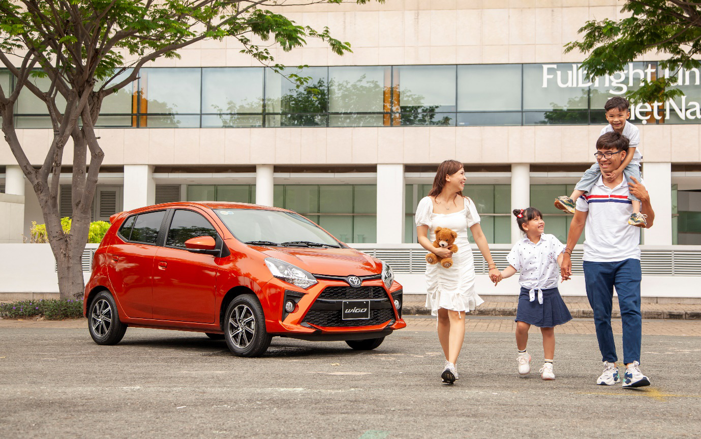 Sắm chiếc xe đầu đời là Toyota Wigo: Vợ ưng, chồng thuận, cả nhà đều vui - Ảnh 1. Sắm chiếc xe đầu đời là Toyota Wigo: Vợ ưng, chồng thuận, cả nhà đều vui - Ảnh 1.