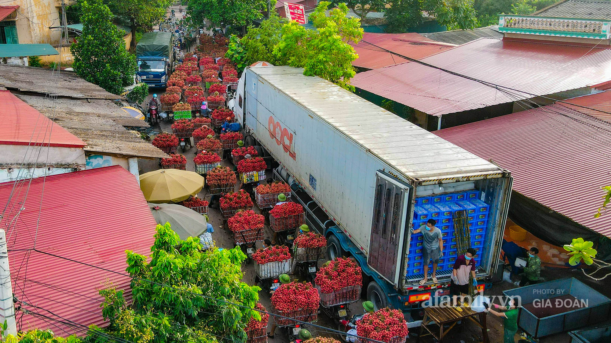 Chợ vải Bắc Giang nhộn nhịp vào mùa - Ảnh 2.