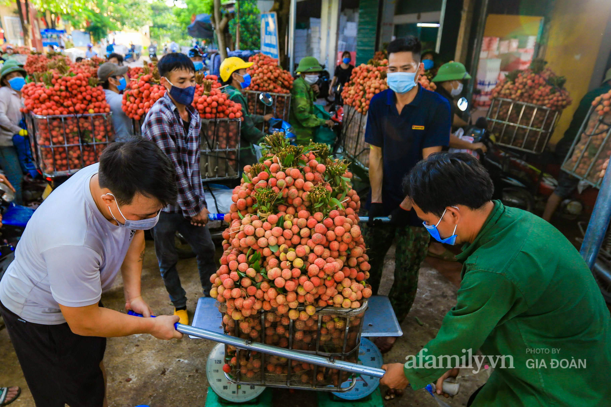 Chợ vải Bắc Giang nhộn nhịp vào mùa - Ảnh 9.