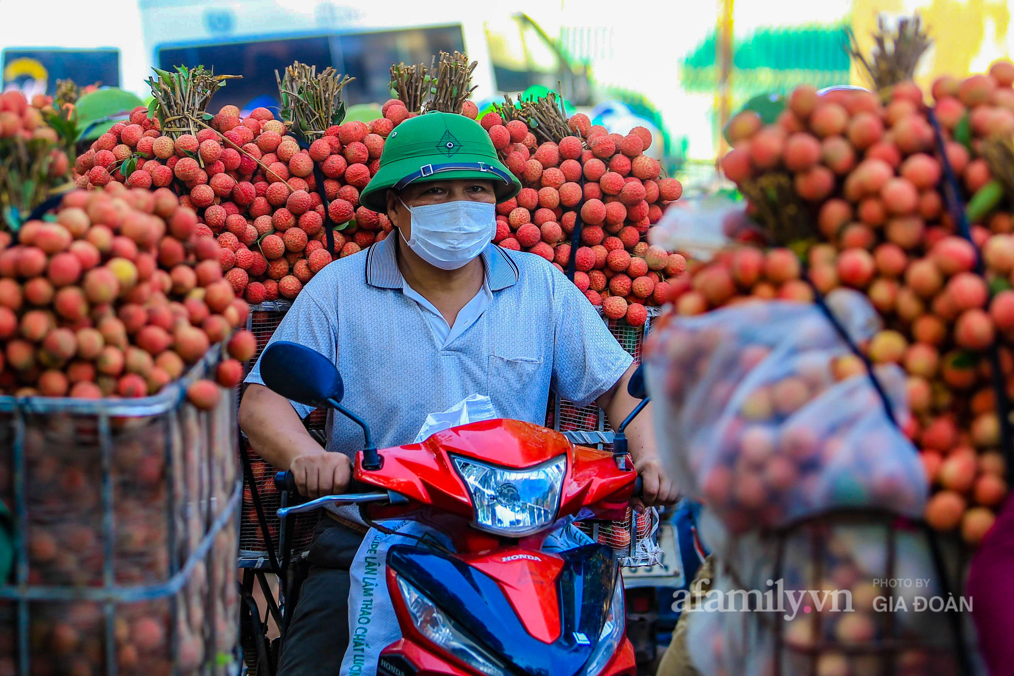 Chợ vải Bắc Giang nhộn nhịp vào mùa - Ảnh 14.
