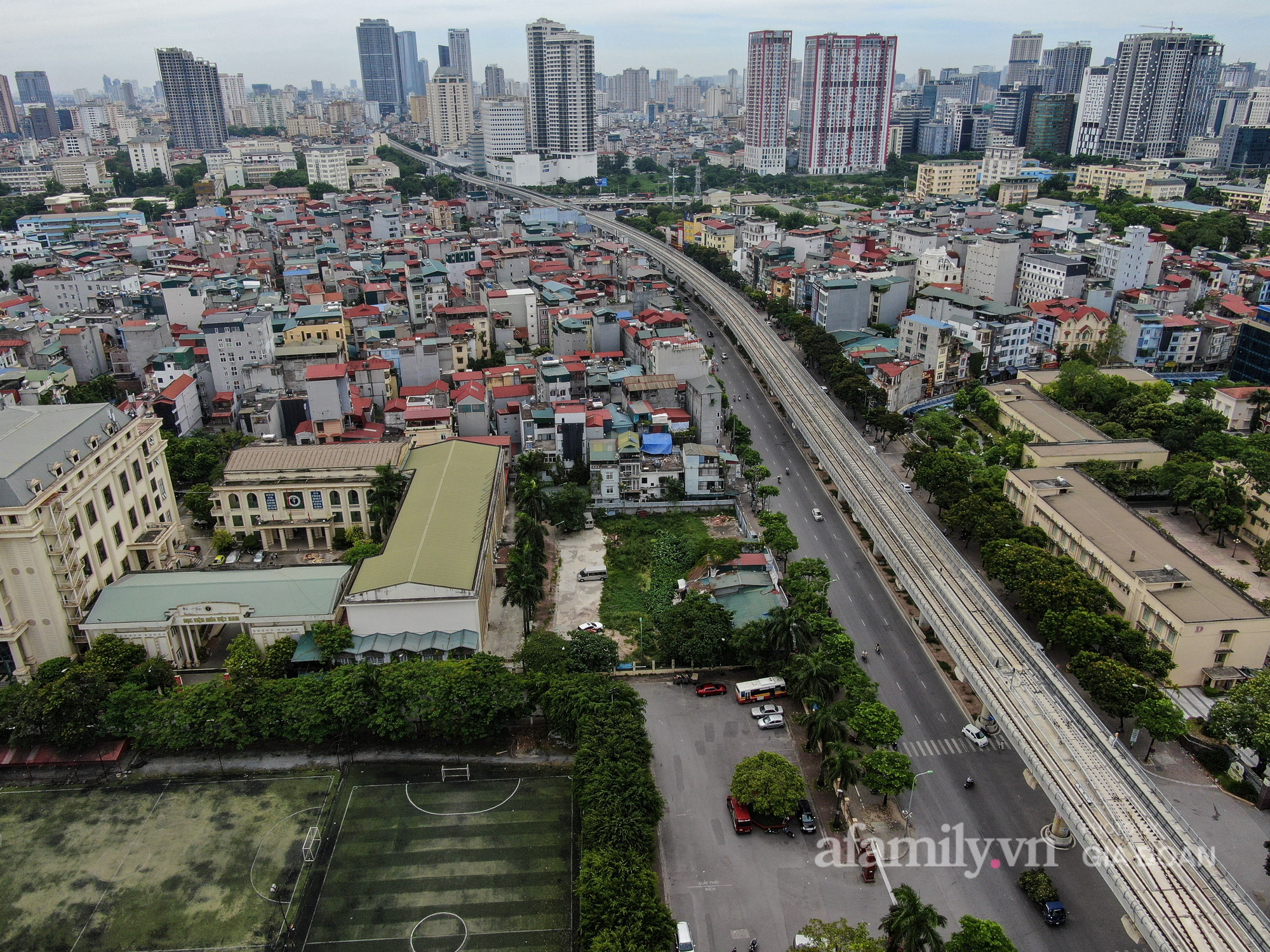 Flycam: Toàn cảnh tàu Nhổn - ga Hà Nội chạy thử toàn tuyến trên cao đoạn Nhổn – Cầu Giấy - Ảnh 5.