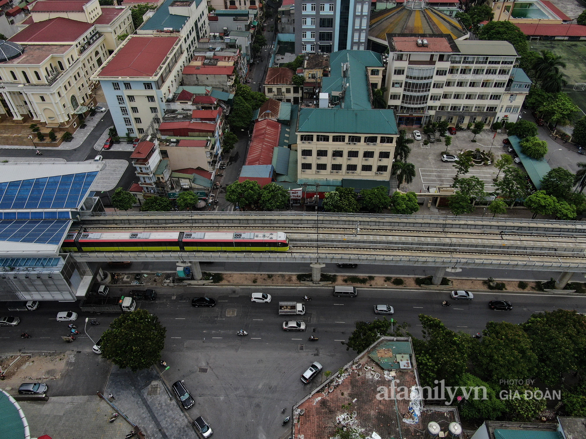 Flycam: Toàn cảnh tàu Nhổn - ga Hà Nội chạy thử toàn tuyến trên cao đoạn Nhổn – Cầu Giấy - Ảnh 6.