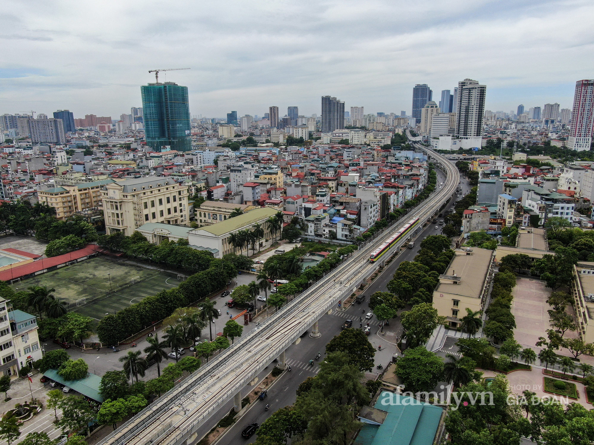 Flycam: Toàn cảnh tàu Nhổn - ga Hà Nội chạy thử toàn tuyến trên cao đoạn Nhổn – Cầu Giấy - Ảnh 8.