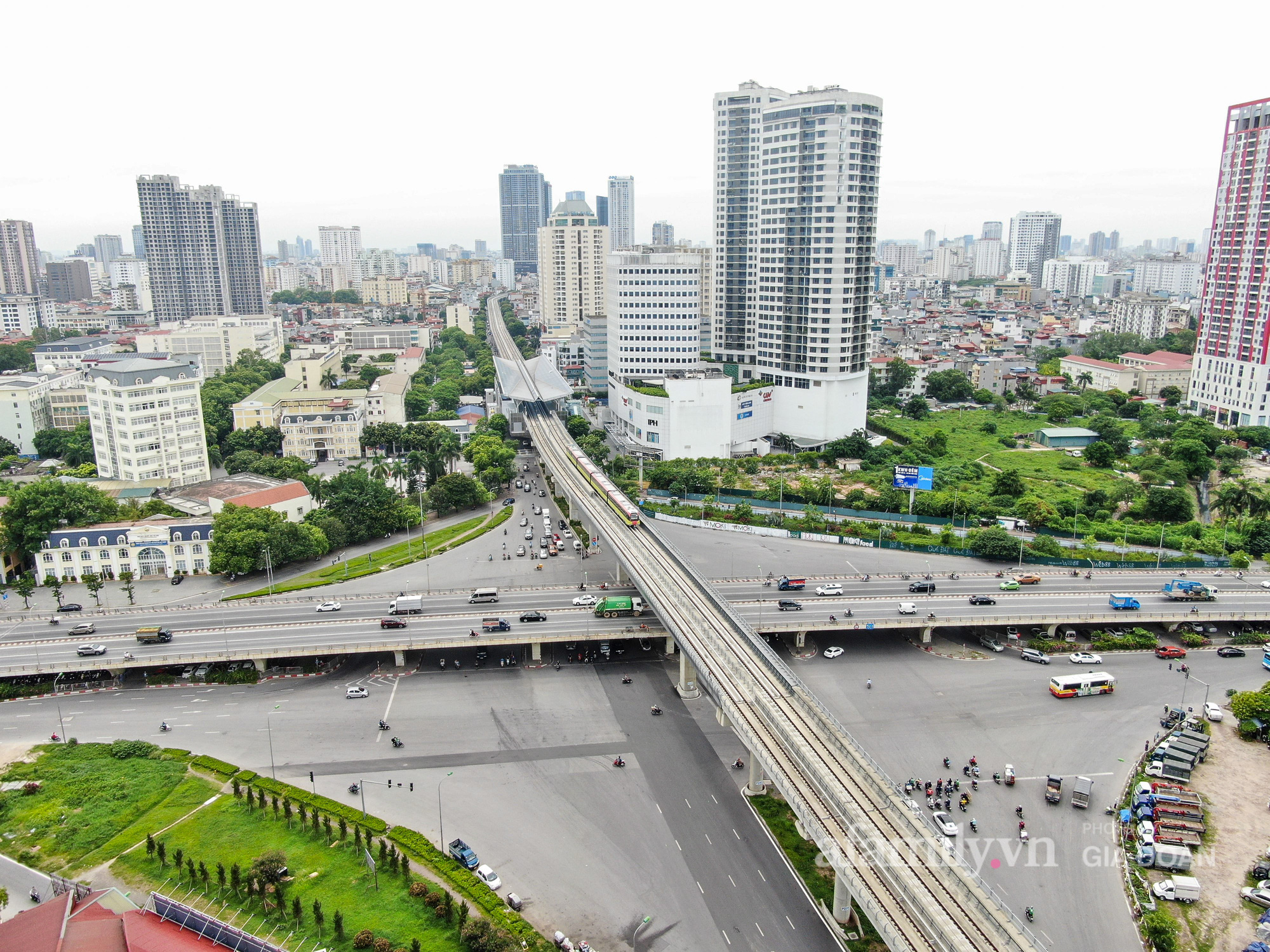 Flycam: Toàn cảnh tàu Nhổn - ga Hà Nội chạy thử toàn tuyến trên cao đoạn Nhổn – Cầu Giấy - Ảnh 11.