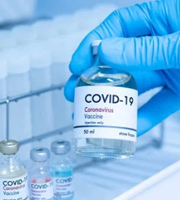 Nếu là đối tượng được ưu tiên thì nên tiêm vaccine COVID-19: Điều người dân cần ghi nhớ trước khi tiêm - Ảnh 4.