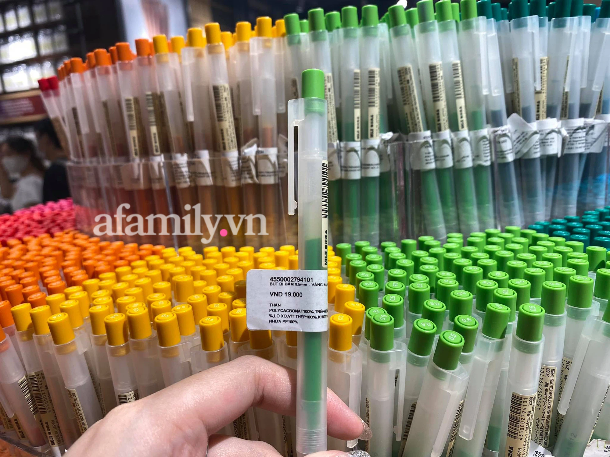 Cái bàn là tiếng anh là gì và đọc như thế nào cho đúng