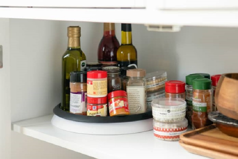 kphotolifestyle2020-11-the-lazy-susan-organizing-trick-that-every-single-home-cook-needs-to-hear-lazy-susan-spice-rack-11-16261458875291734993585.jpg