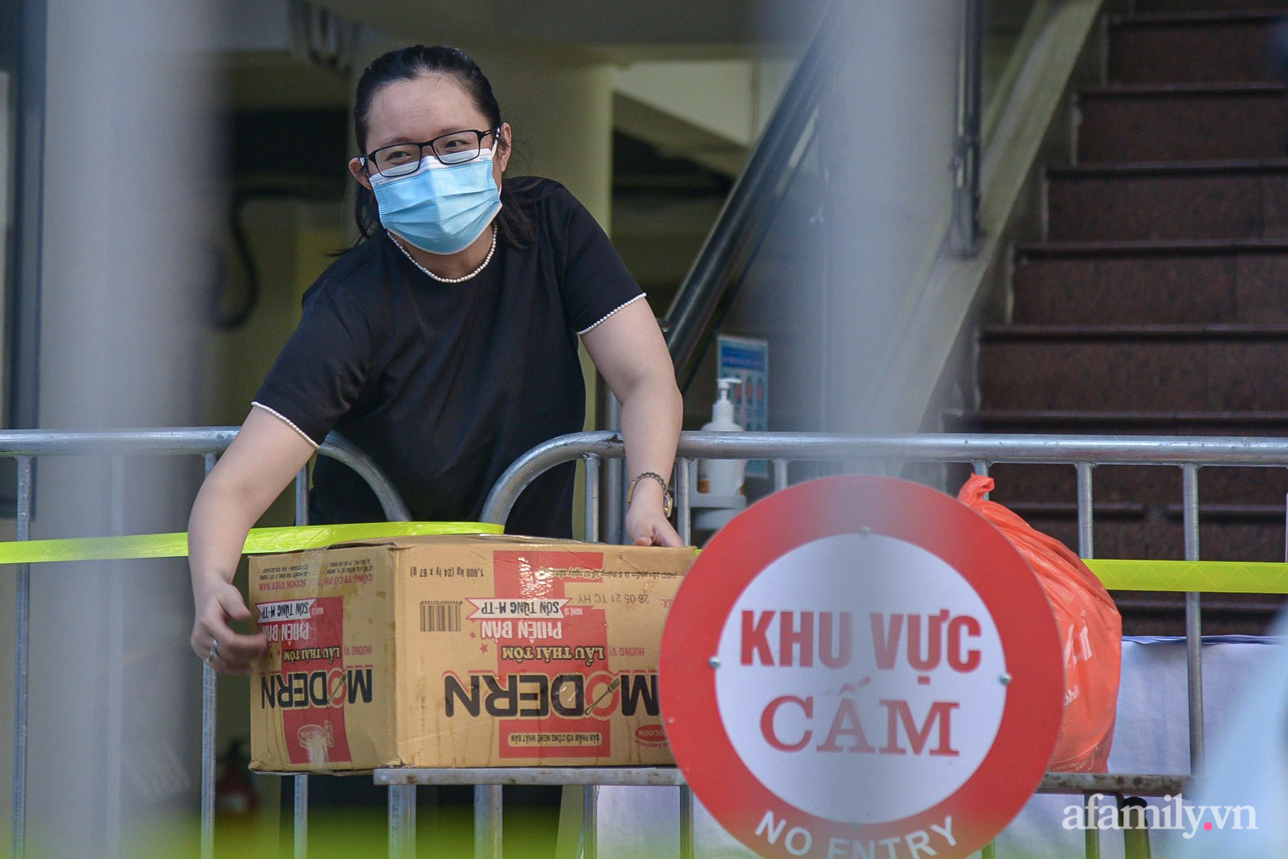 Hà Nội: Phong tỏa tạm thời tại tòa chung cư Sunshine Palace gần 1000 dân và tòa nhà Vietinbank ở 25 Lý Thường Kiệt liên quan đến ca dương tính SARS-CoV-2 - Ảnh 6.