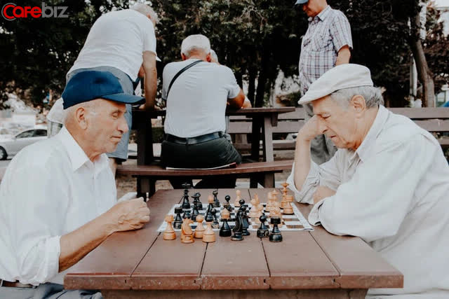 Nhà tâm lý học 87 tuổi giải thích lý do hầu hết mọi người hạnh phúc hơn ở độ tuổi 80 - Ảnh 2. Nhà tâm lý học 87 tuổi giải thích lý do hầu hết mọi người hạnh phúc hơn ở độ tuổi 80 - Ảnh 2.