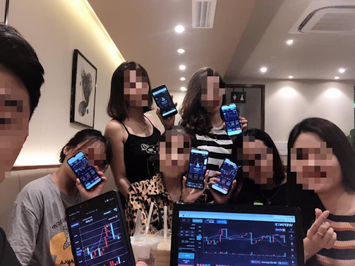 8 dấu hiệu nhận biết các hot girl, hot boy tài chính "ảo" chỉ qua ảnh và caption Facebook: Trai xinh, gái đẹp, tuổi trẻ tài cao và còn nhiều hơn nữa! - Ảnh 11. 8 dấu hiệu nhận biết các hot girl, hot boy tài chính "ảo" chỉ qua ảnh và caption Facebook: Trai xinh, gái đẹp, tuổi trẻ tài cao và còn nhiều hơn nữa! - Ảnh 11.