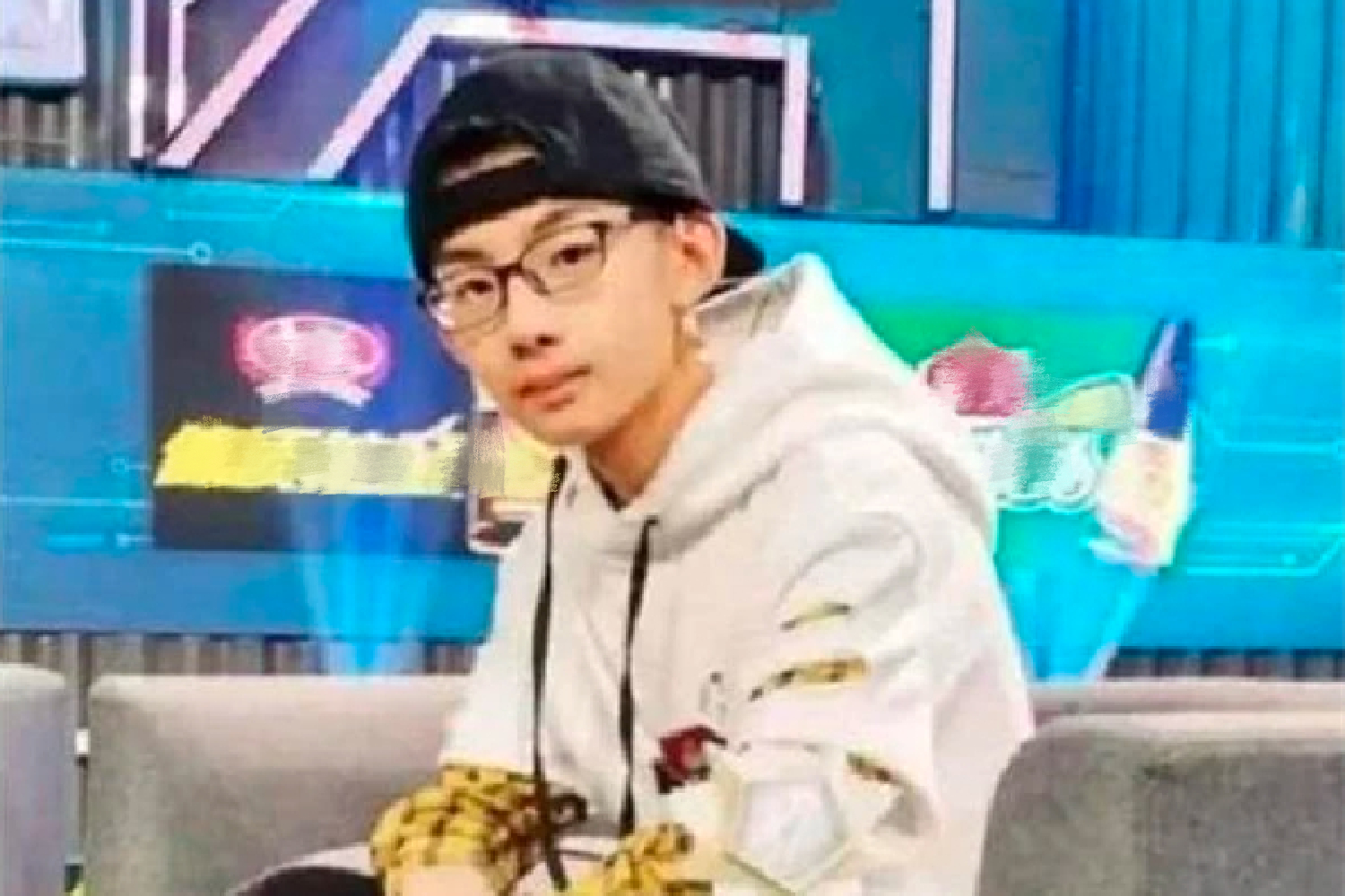 Hacker thần đồng tấn công trang web của trường để khỏi làm bài tập gây bất ngờ sau nhiều năm, đáng nể là cách được cha mẹ dạy dỗ - Ảnh 4. Hacker thần đồng tấn công trang web của trường để khỏi làm bài tập gây bất ngờ sau nhiều năm, đáng nể là cách được cha mẹ dạy dỗ - Ảnh 4.