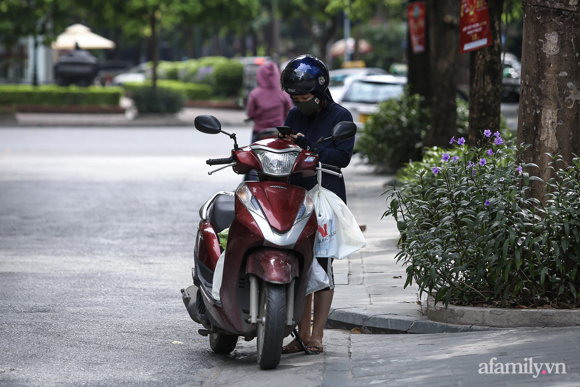 Phong tỏa tạm thời hai tòa chung cư lớn ở Hà Nội vì có ca dương tính SARS-CoV-2 liên quan đến chùm ca bệnh ở chung cư Sunshine - Ảnh 7.