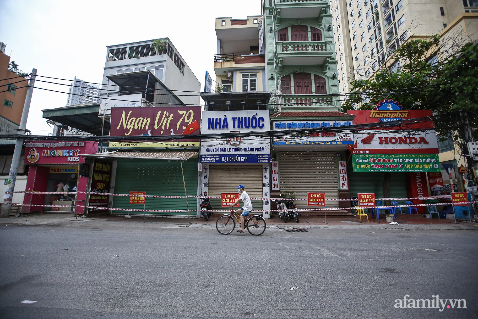 Hà Nội: Phường Mai Động phong tỏa 1 chung cư và nhiều cửa hàng kinh doanh tại đường Lĩnh Nam trong cùng một ngày - Ảnh 2.