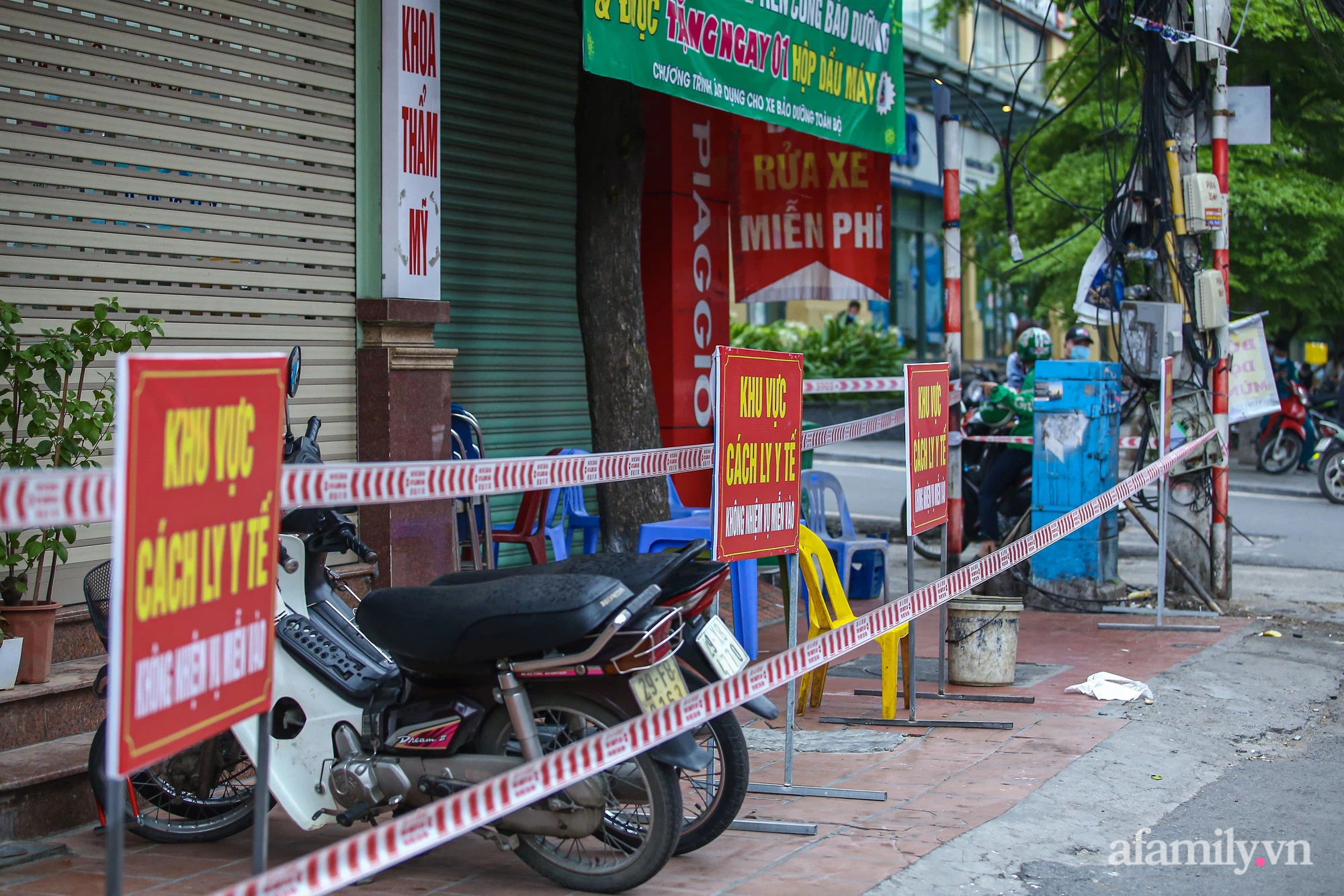 Hà Nội: Phường Mai Động phong tỏa 1 chung cư và nhiều cửa hàng kinh doanh tại đường Lĩnh Nam trong cùng một ngày - Ảnh 5.