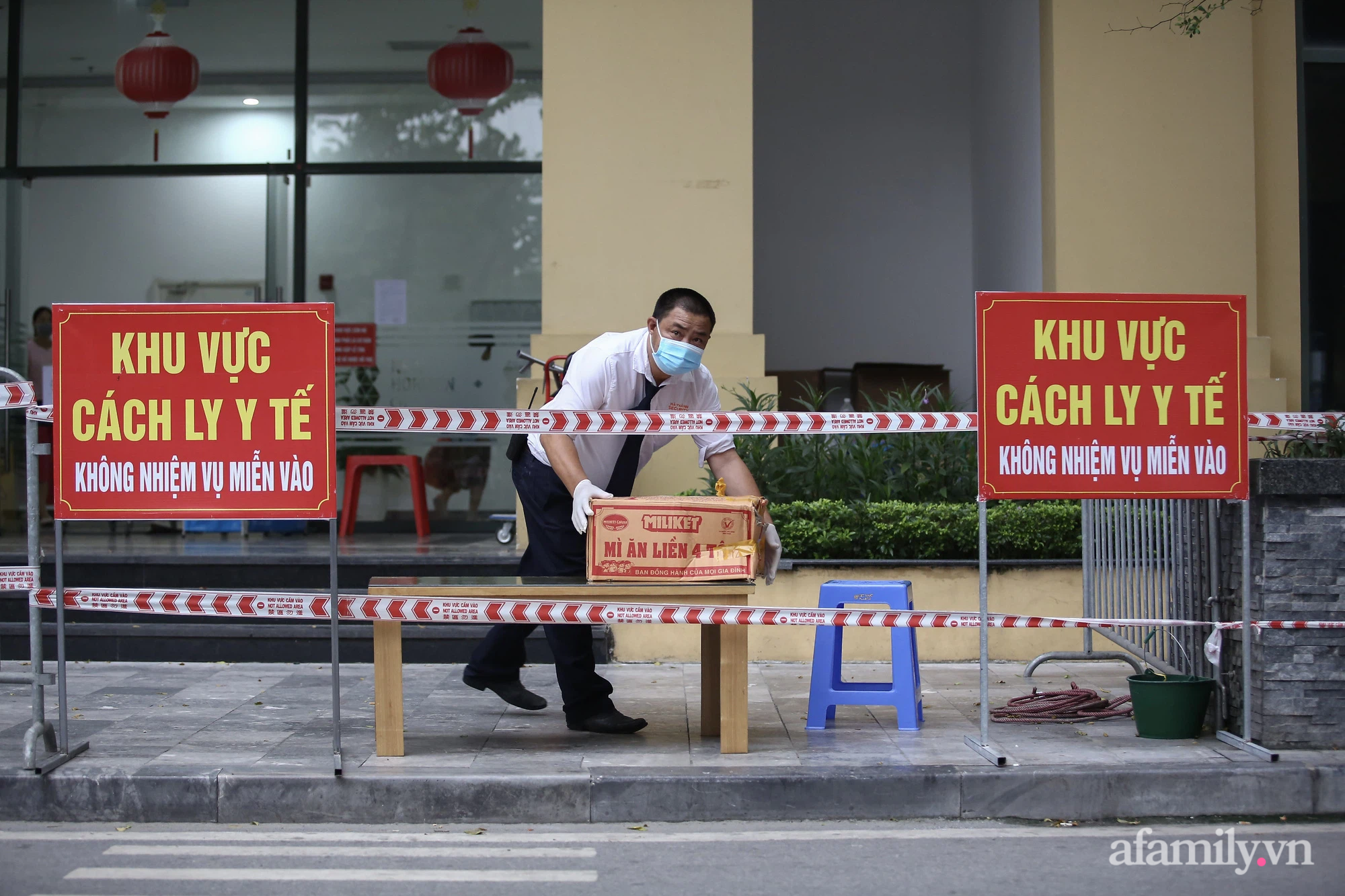 Hà Nội: Phường Mai Động phong tỏa 1 chung cư và nhiều cửa hàng kinh doanh tại đường Lĩnh Nam trong cùng một ngày - Ảnh 13.