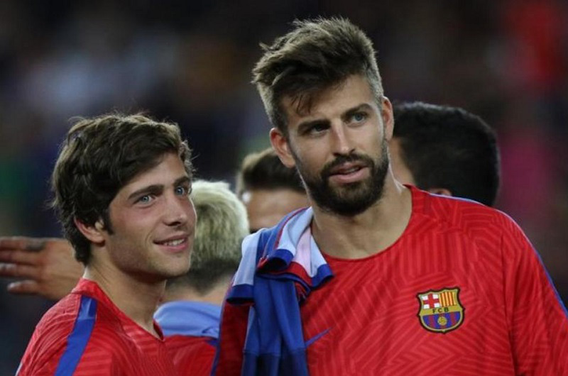 Barcelona y&ecirc;u cầu c&aacute;c trụ cột giảm lương - Ảnh 1.