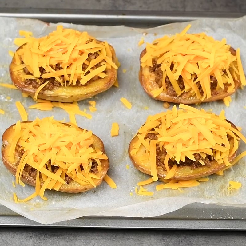 Khoai tây mà làm theo cách này thì đảm bảo lạ miệng và ngon xuất sắc: Ăn cùng cơm hay bánh mỳ đều hợp - Ảnh 8. Khoai tây mà làm theo cách này thì đảm bảo lạ miệng và ngon xuất sắc: Ăn cùng cơm hay bánh mỳ đều hợp - Ảnh 8.