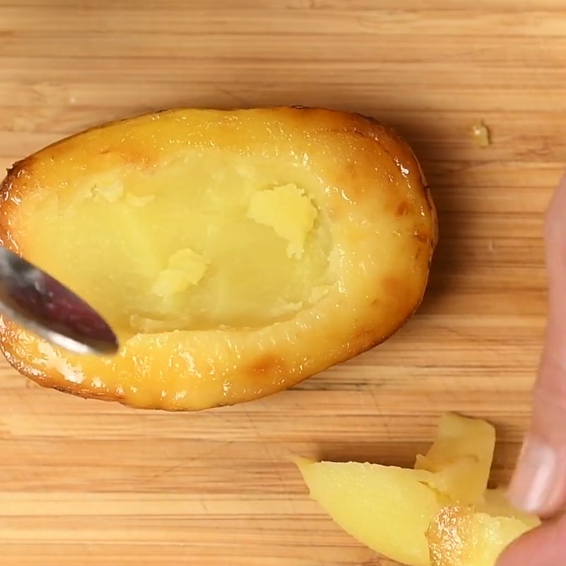 Khoai tây mà làm theo cách này thì đảm bảo lạ miệng và ngon xuất sắc: Ăn cùng cơm hay bánh mỳ đều hợp - Ảnh 4. Khoai tây mà làm theo cách này thì đảm bảo lạ miệng và ngon xuất sắc: Ăn cùng cơm hay bánh mỳ đều hợp - Ảnh 4.