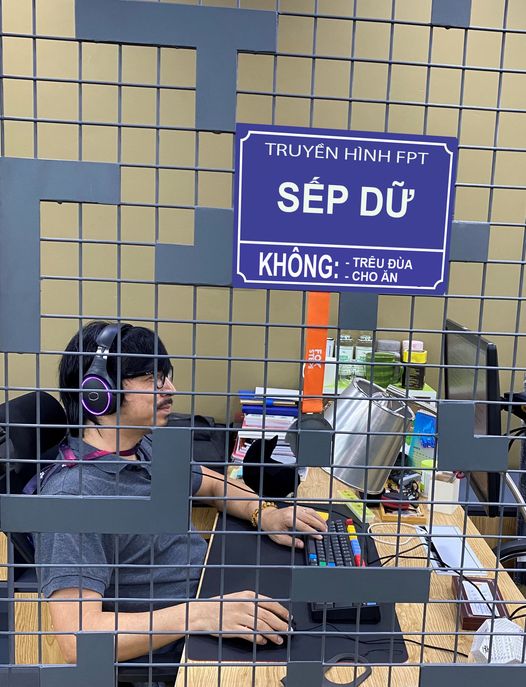 Giáo sư Xoay chỉ đăng một tấm ảnh nhưng khiến dân mạng cười ngặt nghẽo vì sự hài hước và dí dỏm của mình - Ảnh 1. Giáo sư Xoay chỉ đăng một tấm ảnh nhưng khiến dân mạng cười ngặt nghẽo vì sự hài hước và dí dỏm của mình - Ảnh 1.