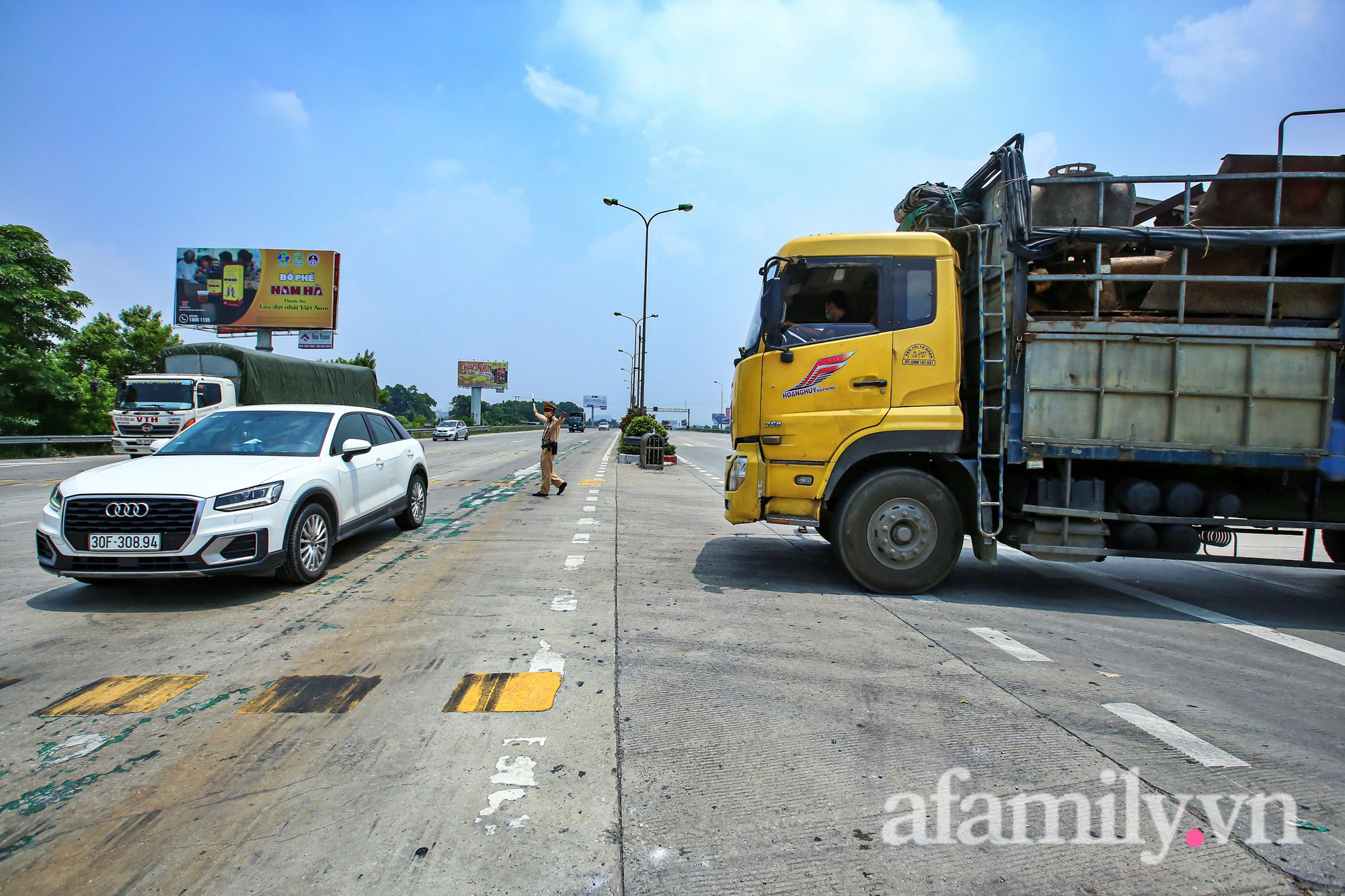 Chốt kiểm dịch Pháp Vân - Cầu Giẽ ùn xe gần chục cây số, nhiều tài xế thiếu giấy xét nghiệm - Ảnh 15.