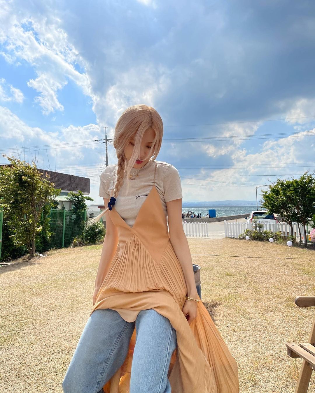 Rosé bị chê lên đồ lùng bùng nhưng nếu so với mẫu hãng mới thấy cô đã "cân" đồ thông minh nhường nào - Ảnh 1. Rosé bị chê lên đồ lùng bùng nhưng nếu so với mẫu hãng mới thấy cô đã "cân" đồ thông minh nhường nào - Ảnh 1.